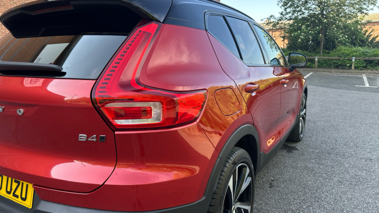 Volvo Xc40 2.0 B4P R DESIGN Pro 5dr AWD Auto Petrol Estate